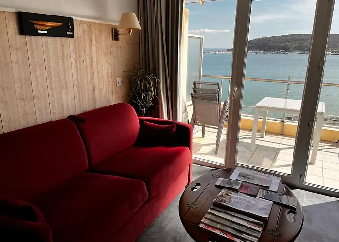 Une terrasse sur la mer