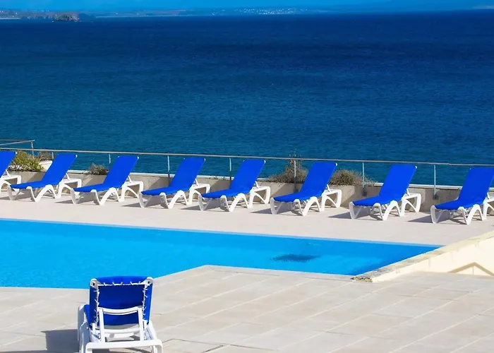 Une Terrasse Sur La Mer